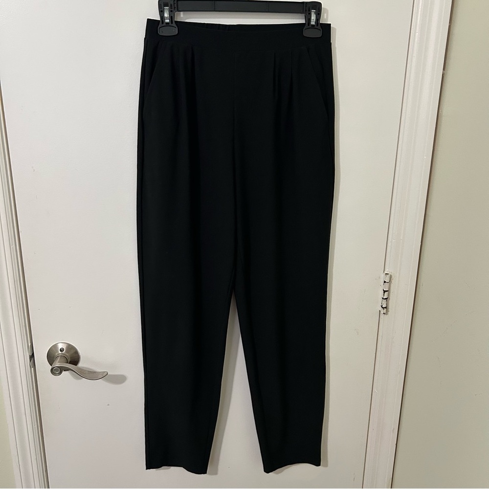 Leith Women’s Black Pleated Front Trousers | Size Small